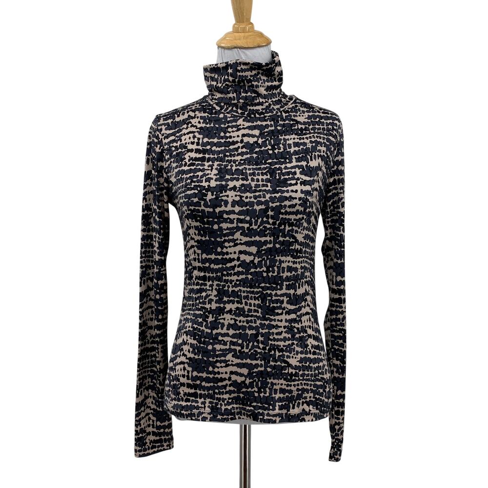Evereve Top Womens XS Extra Small Multi Animal Motif Turtleneck Long Sleeve Fit
